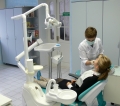 стоматолог-ортодонт за работой